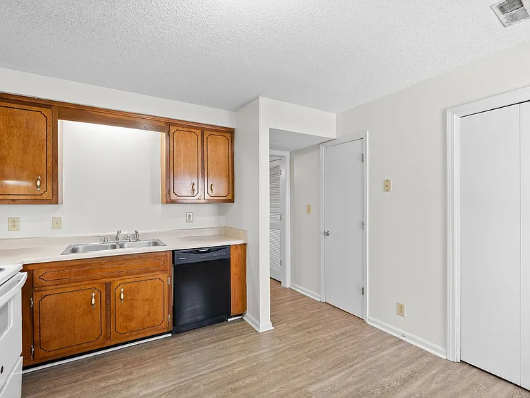 Baltimore Drive - 1731 — Photo 12