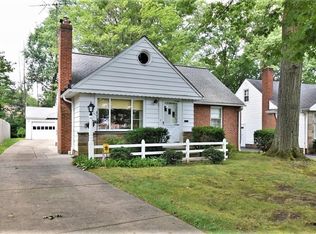 952 Quarry Dr, Cleveland Heights, OH 44121