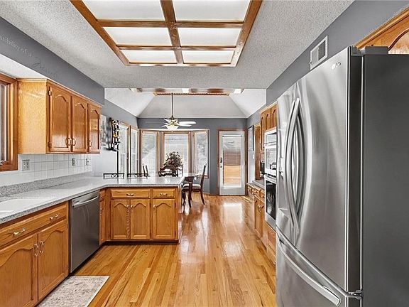 4th image of 4401 SW 12th St