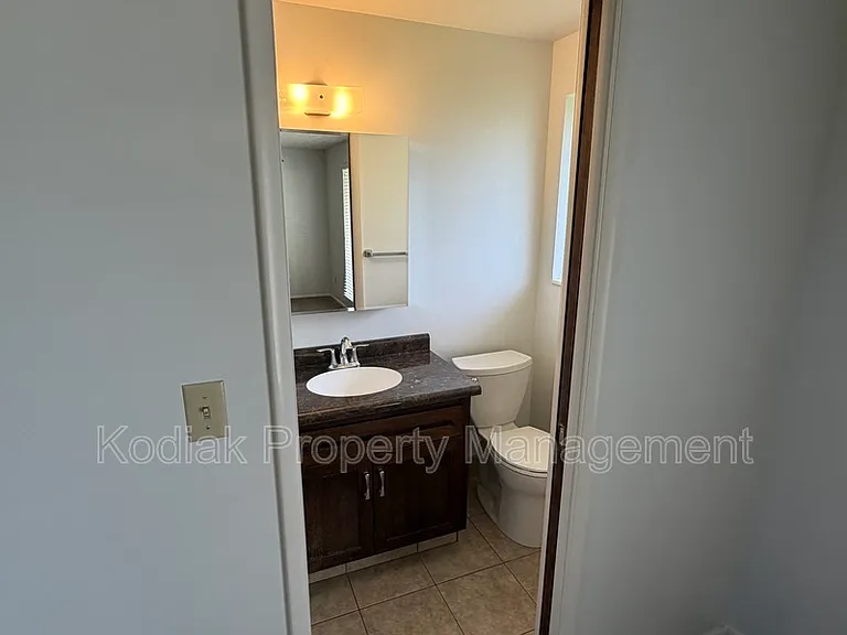 652 E 1700 S — Photo 12