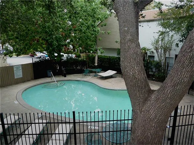 2100 Tanglewilde St #8 — Photo 16