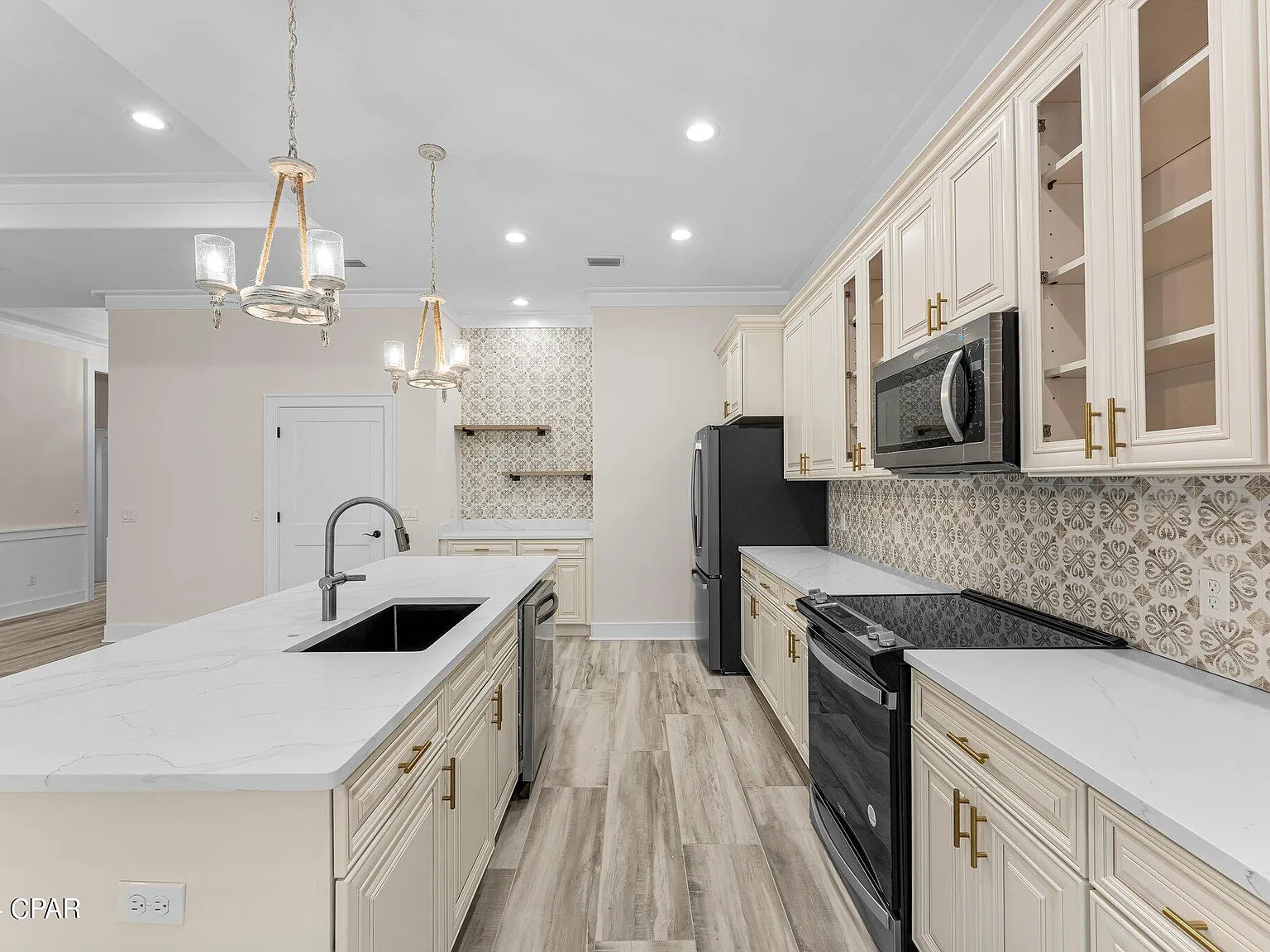 4 bed, 1950 sqft, $3,200 — Photo 2