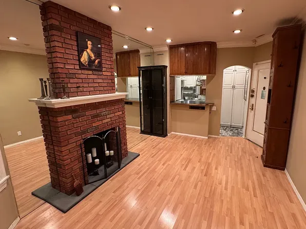 415 West 46th Street image 1 of 21