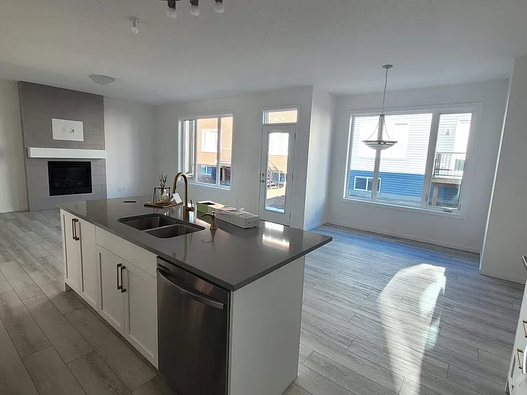 40 Carringham Gate NW #M — Photo 3