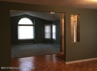 6 Maidstone Ct, Toms River, NJ 08757