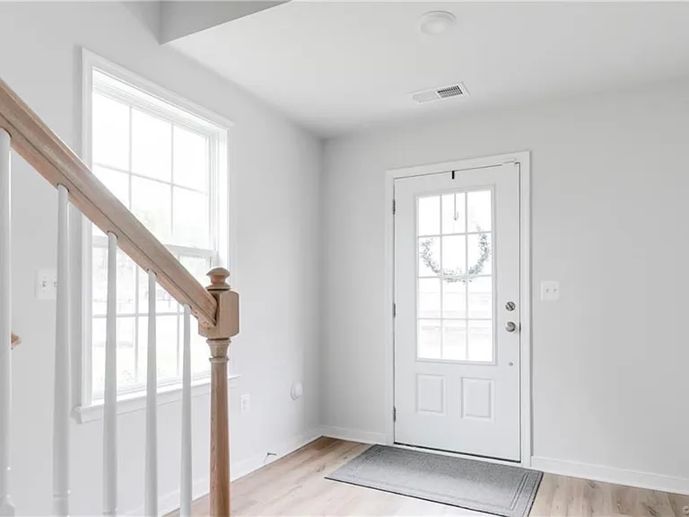 1335 Claytor Ln — Photo 5