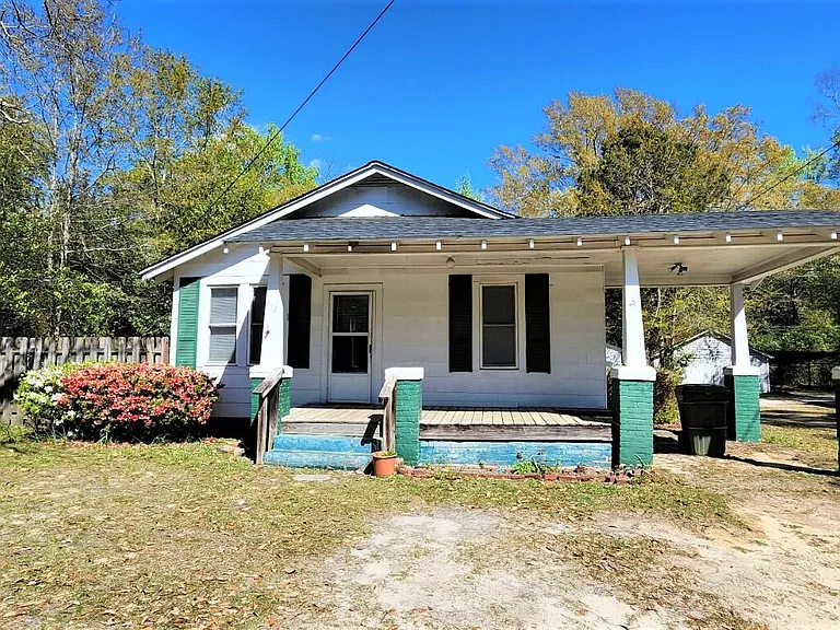 413 N Magnolia St — Photo 1