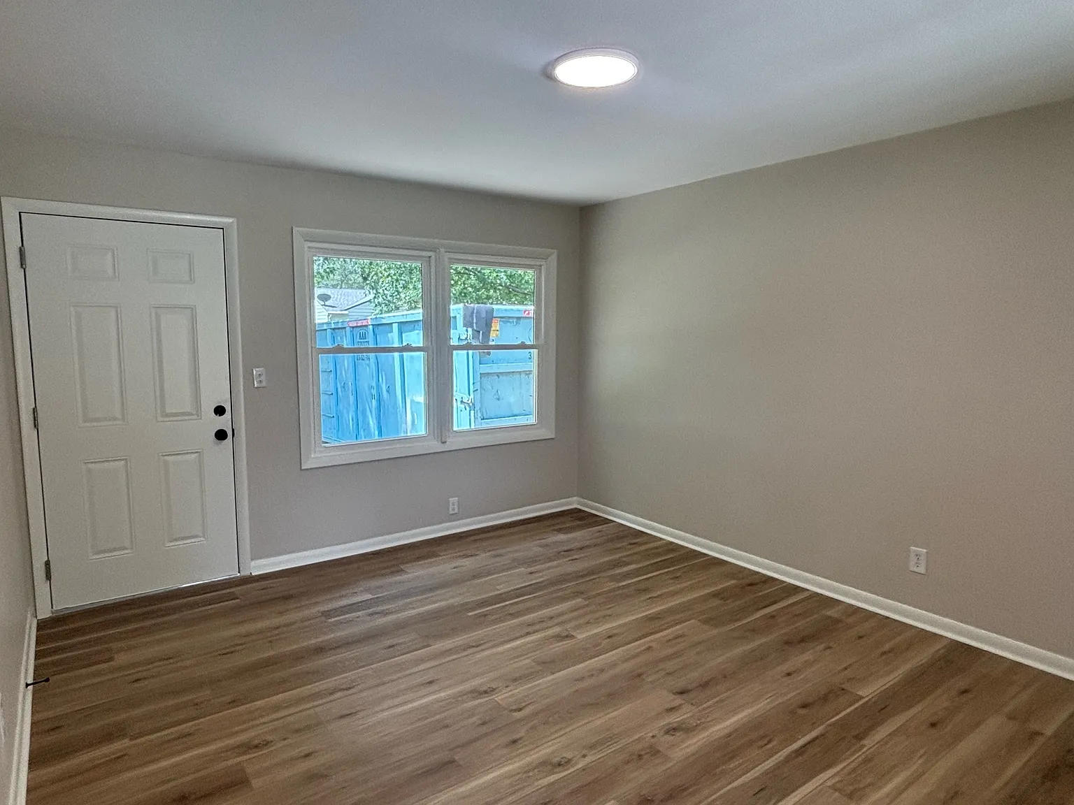 1326 Crowley Street East - 1 — Photo 4
