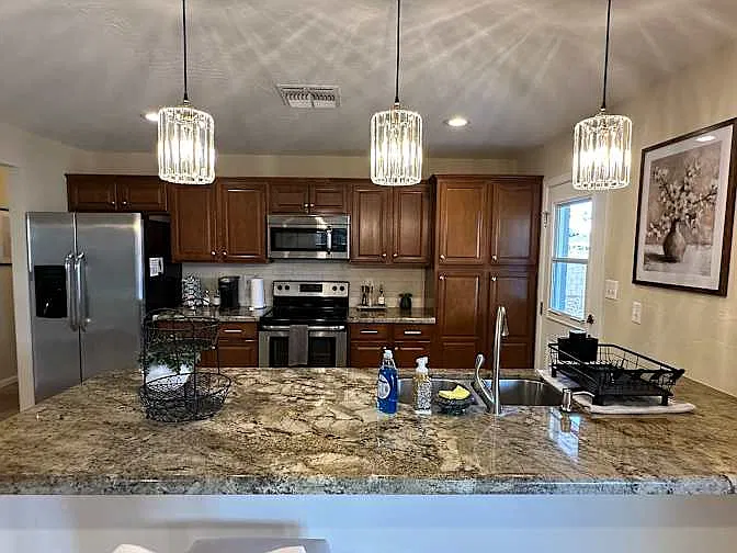 3 bed, 1500 sqft, $2,800 — Photo 2
