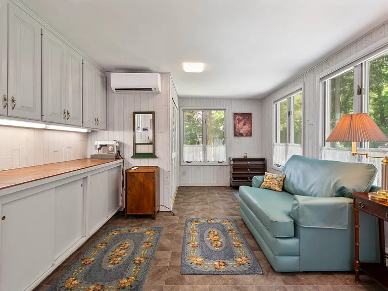 212 Forest Home Dr — Photo 2