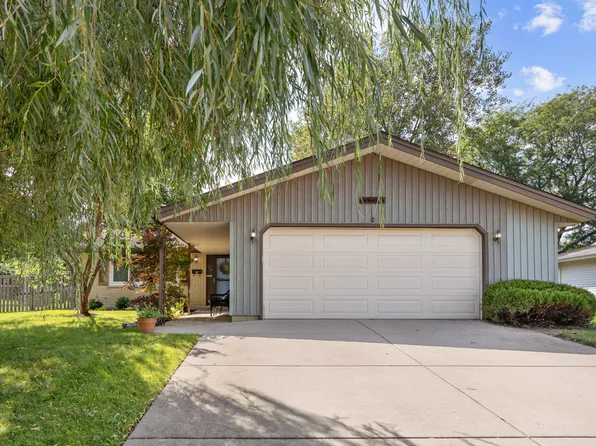 124 Patricia Dr, Schaumburg, IL 60193