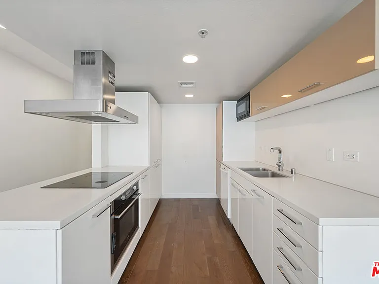 901 S Flower St #601 — Photo 6