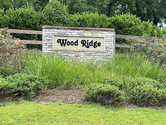 2nd image of 584 Woodridge Ln