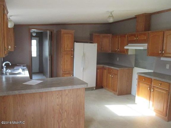 3rd image of 672 New North Dexter St