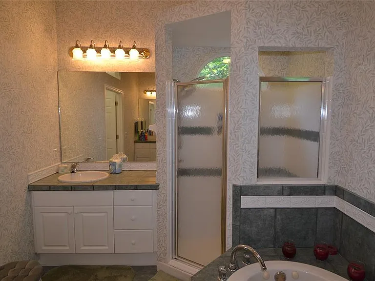 79 NW 48th Blvd — Photo 16