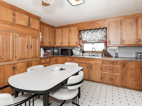 3rd image of 101 Kenmore Avenue & Newell St W