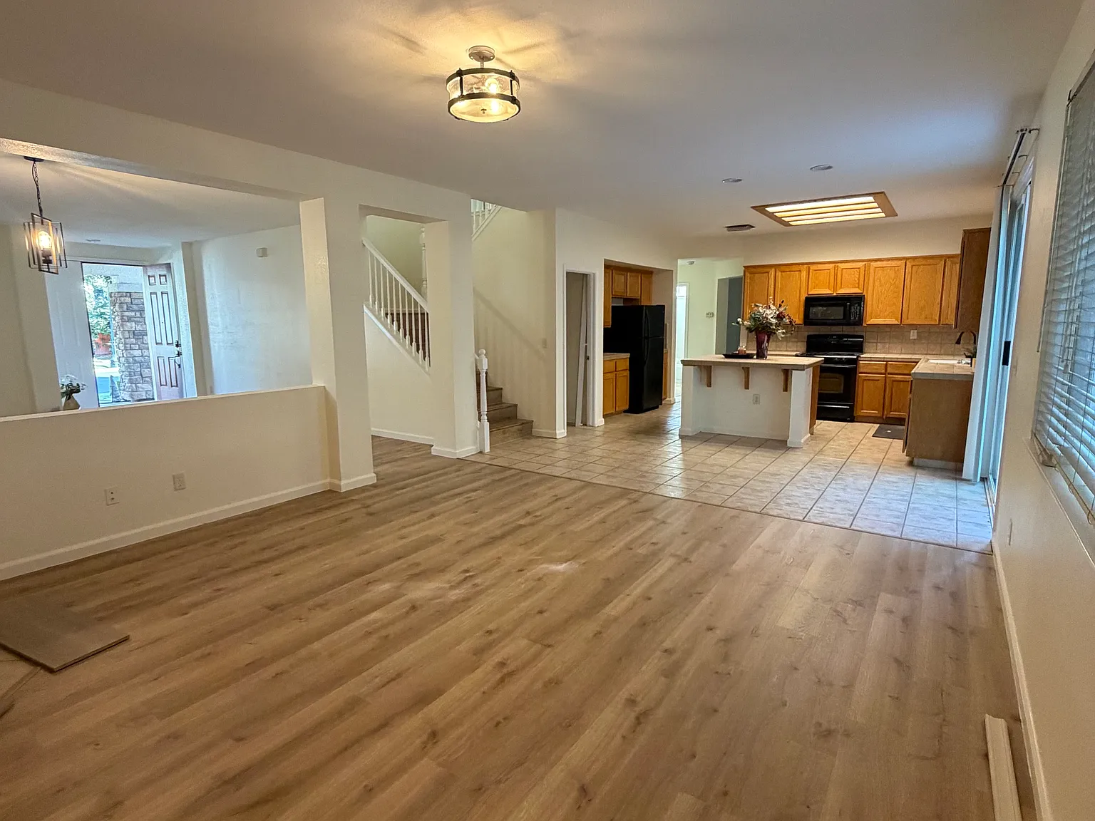 4 bed, 2989 sqft, $2,875 — Photo 3