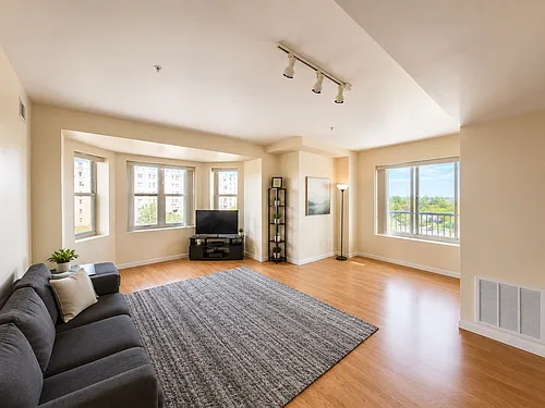 1 Cityview Ln Photo 1