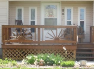 801 W 8th St, Flora, IL 62839