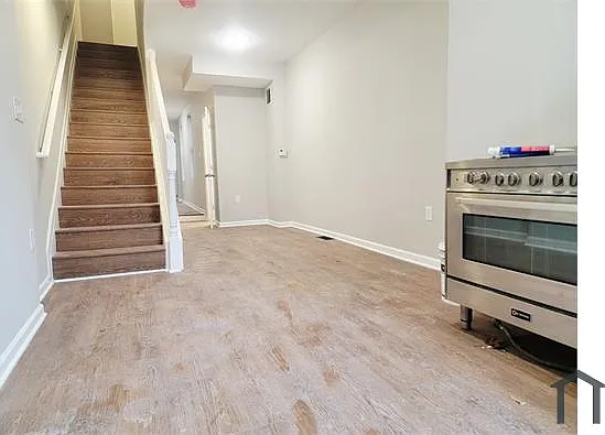 2504 Francis St — Photo 6