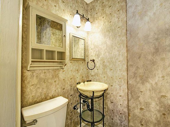 3rd image of 3412 Taylorsville Rd APT 1