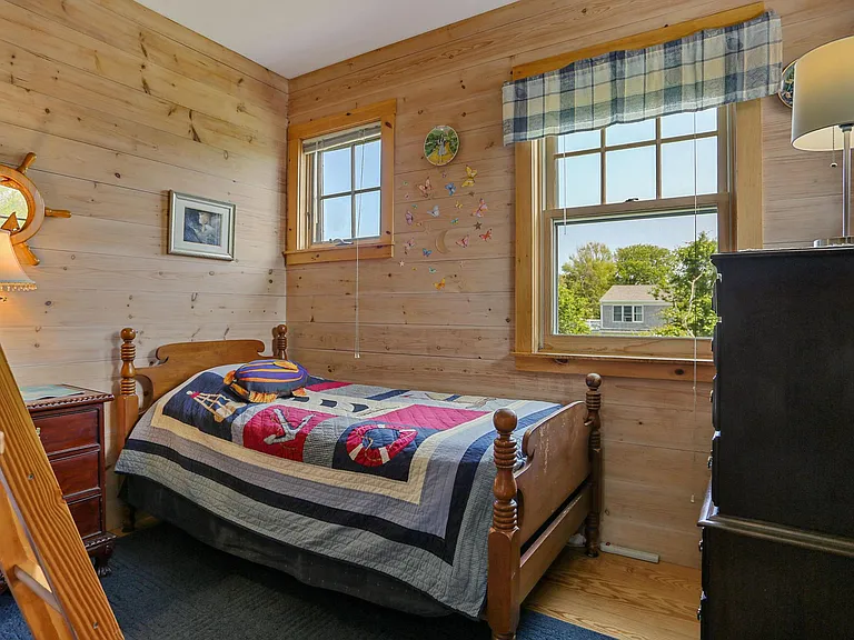 Single bed in the bunk room