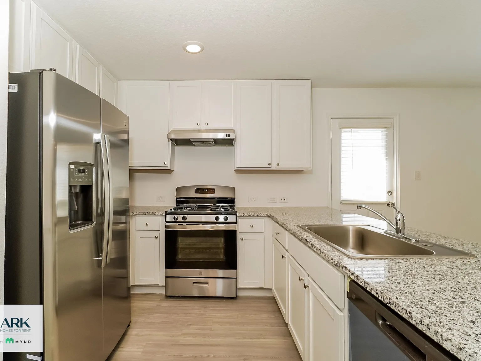 3 bed, 2.0 bath, 1266 sqft, $1,524 — Photo 2