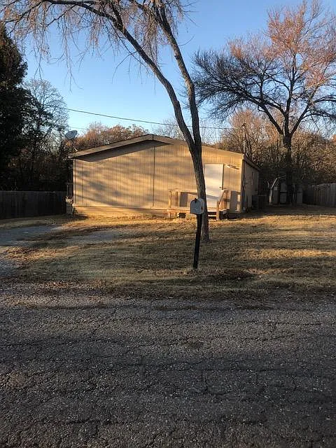 3 bed, 1120 sqft, $995 — Photo 2
