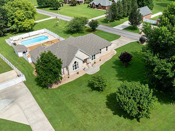 3rd image of 215 Franklin Heights Dr