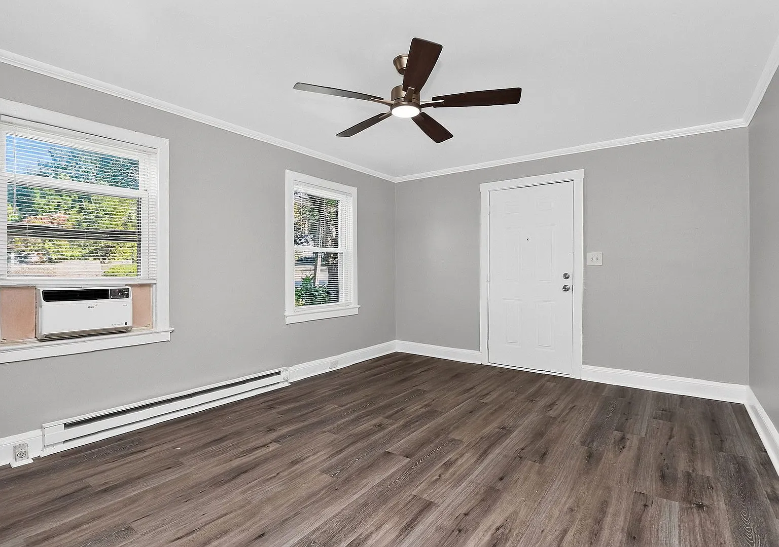 Adorable One Bedroom Duplex Near NoDa! — Photo 3