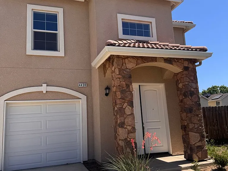 4438 W Langden Dr — Photo 2