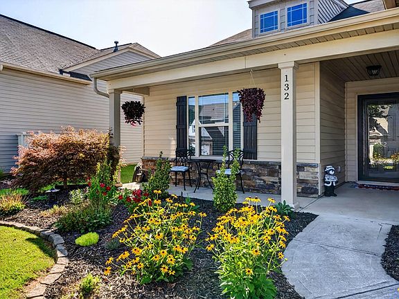 3rd image of 132 Caledonia Dr