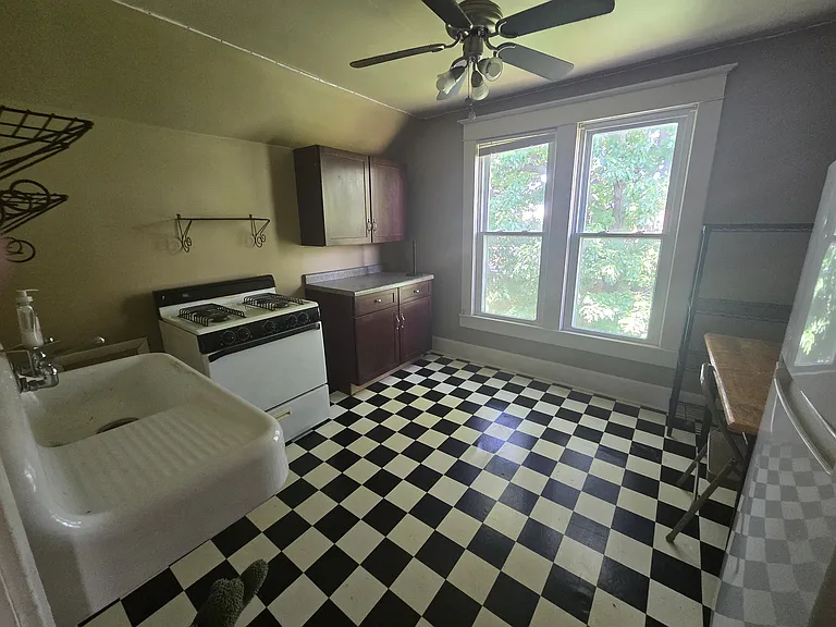 110 N Edward St #3 — Photo 4
