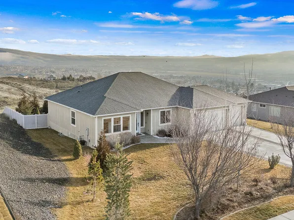 1319 W Goodlander Rd, Selah, WA 98942