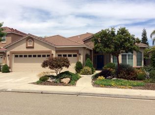 2555 Powers Ave, Clovis, CA 93619