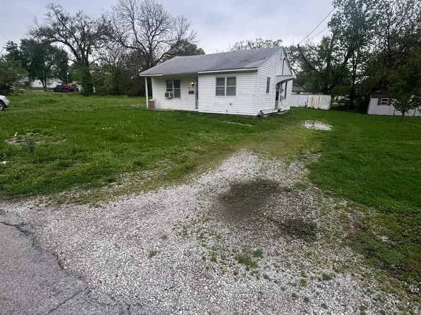 413 E Oak St, Clinton, MO 64735