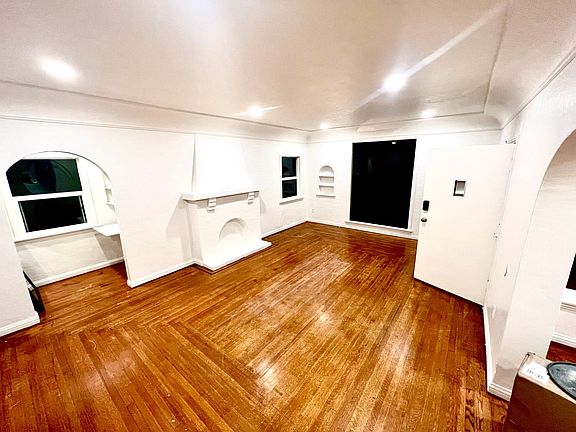 4th image of 2533 Eucalyptus Ave #1