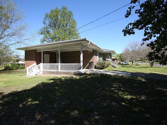 3rd image of 132 Woodland Dr
