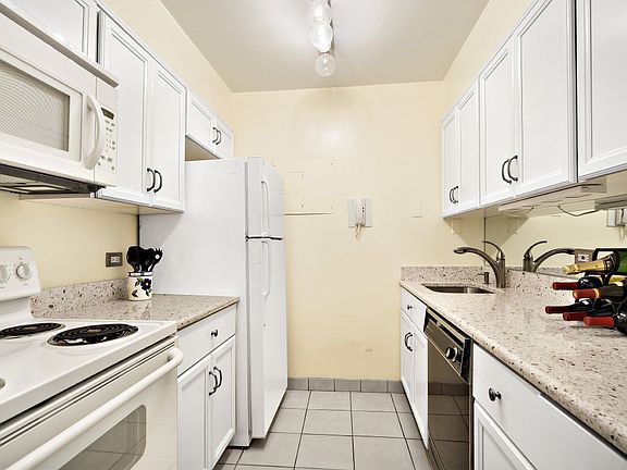 4th image of 137 E 36th St #23J