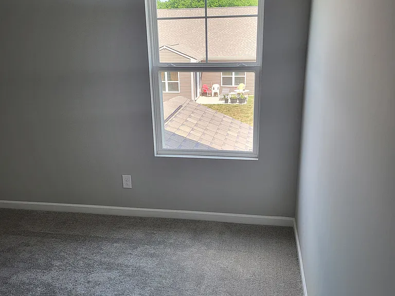 1019 Spring Hill Dr — Photo 8