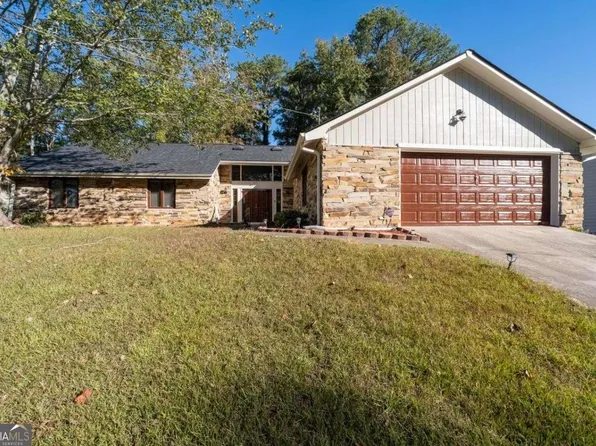 5934 S Deshon Ct, Lithonia, GA 30058