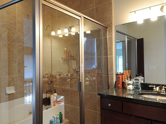 Master bath shower/tub.