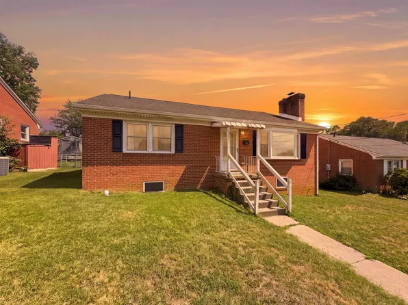 708 Florence Ave, Waynesboro, VA 22980