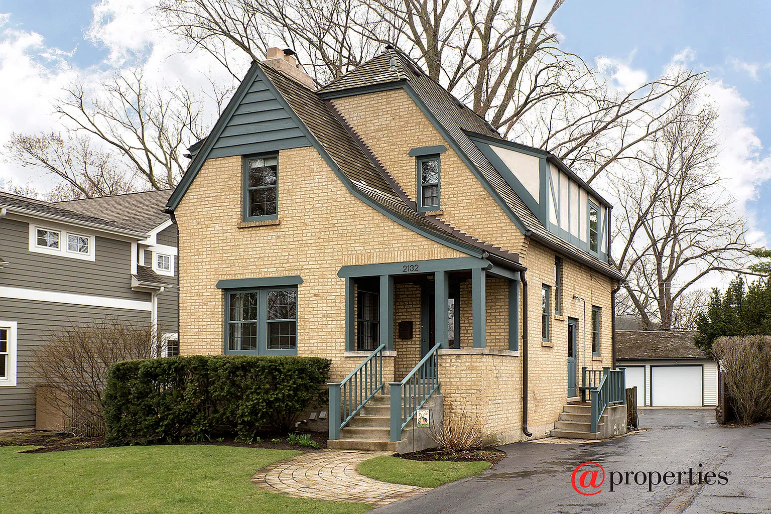 2132 Oak Ave photo 1
