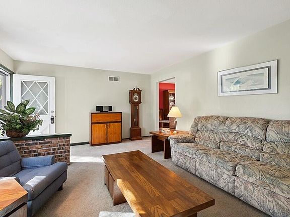 2nd image of 5578 E Hiawatha Ln