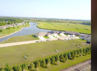 2814-2808 Oakwood Ln, Aberdeen, SD 57401