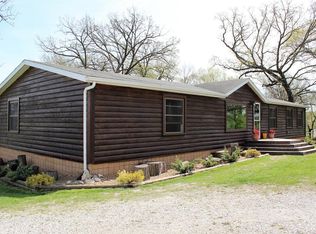 813 E 3rd St, Vinton, IA 52349