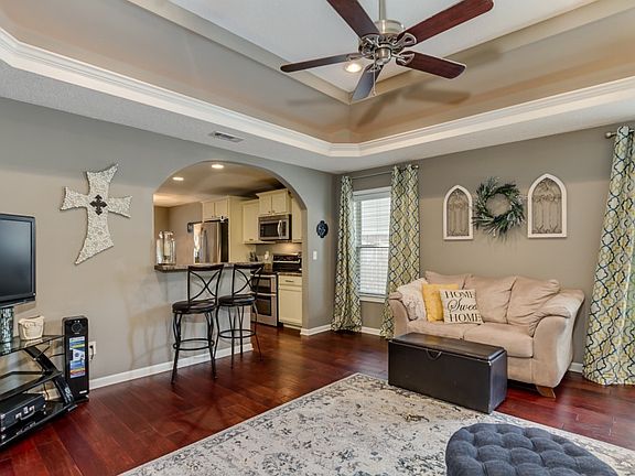 4th image of 62 Murphy Place Dr
