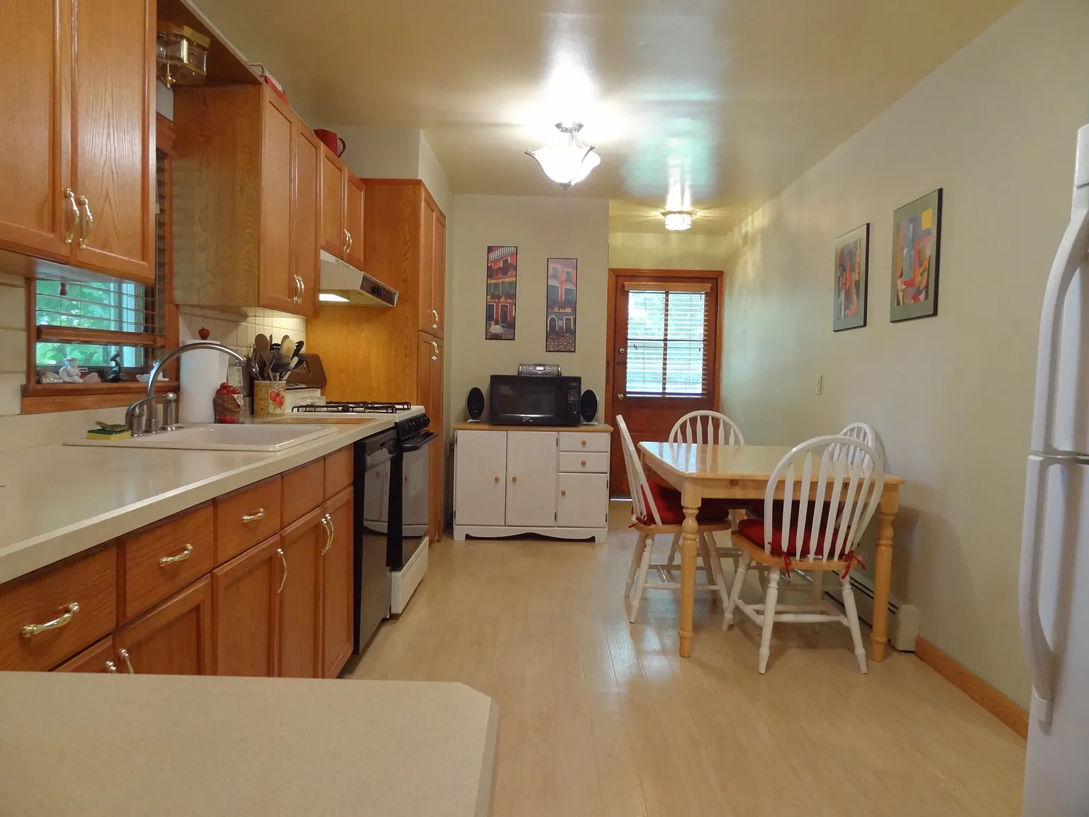 202 Oakwood Ave photo 1