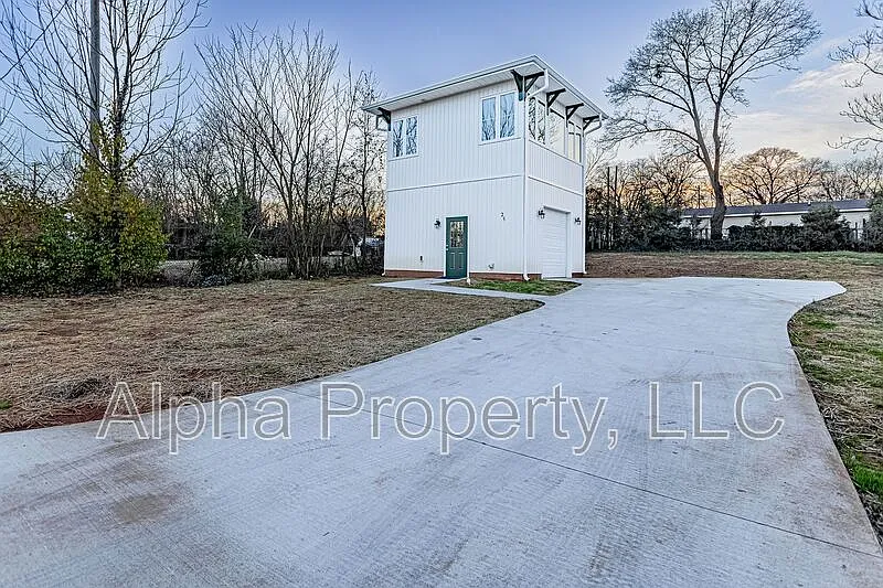 1 bed, 1.0 bath, 722 sqft, $1,275 — Photo 2